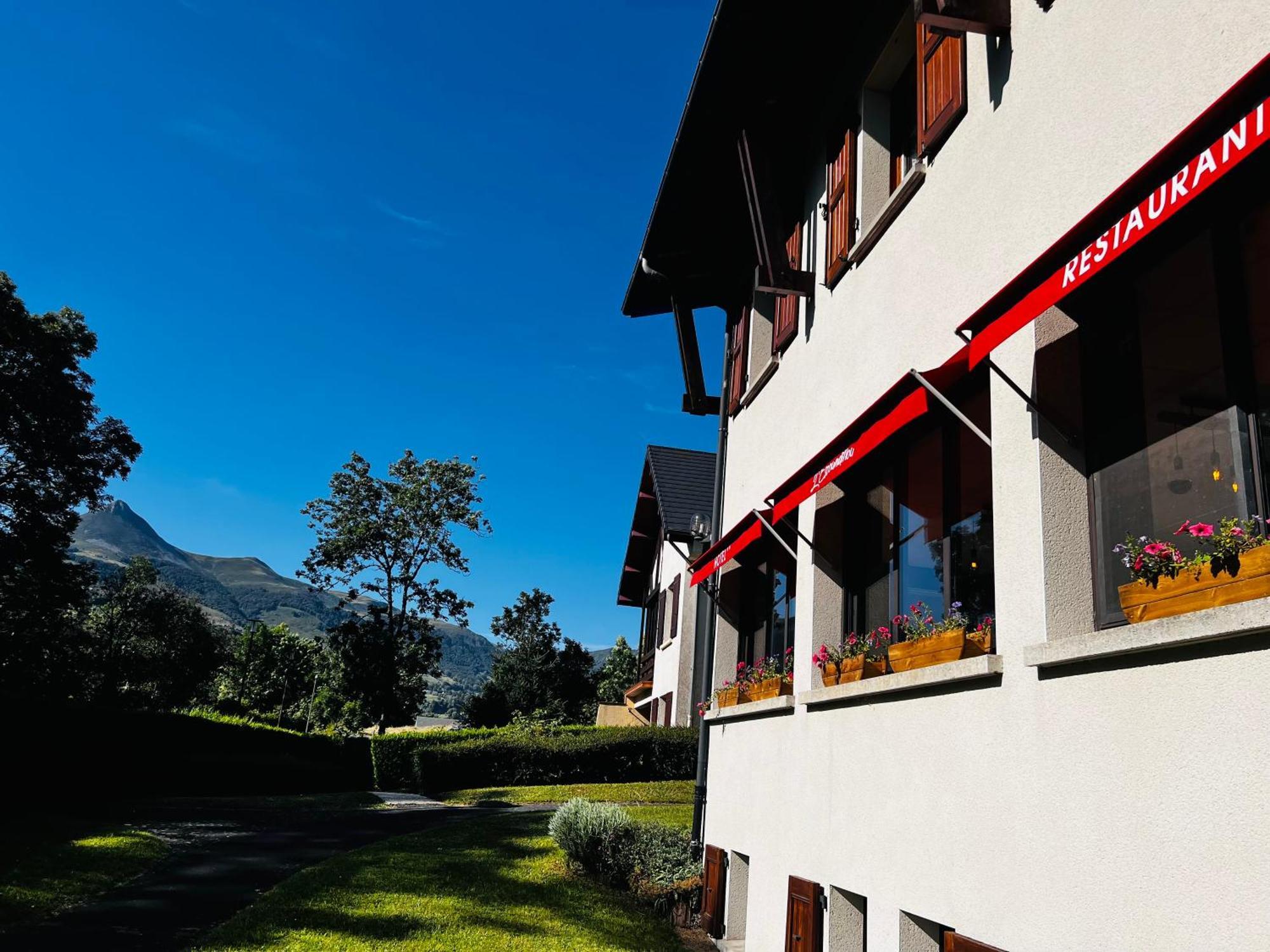 Hotel L'Escoundillou Saint-Jacques-des-Blats Exterior foto